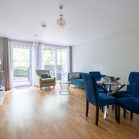 Brand New London Flat With Car Park Apartment ภายนอก รูปภาพ