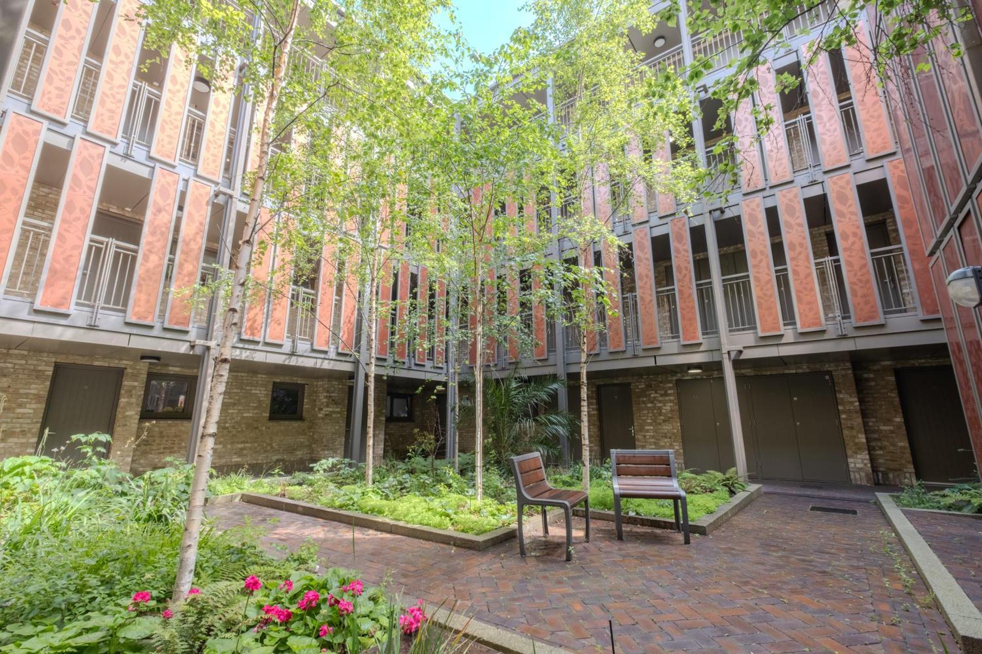 Brand New London Flat With Car Park Apartment ภายนอก รูปภาพ