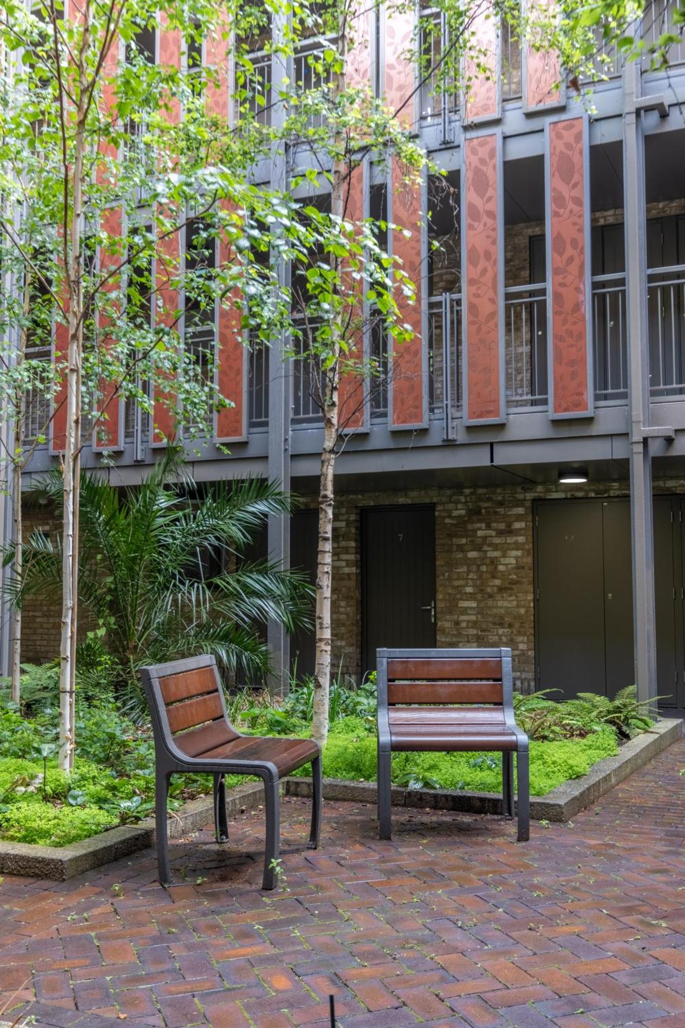 Brand New London Flat With Car Park Apartment ภายนอก รูปภาพ